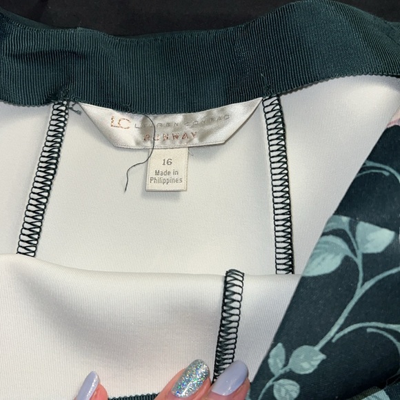 LAUREN CONRAD RUNWAY Mini Skirt Size 16 Green
Floral Flare Style - Picture 5 of 5